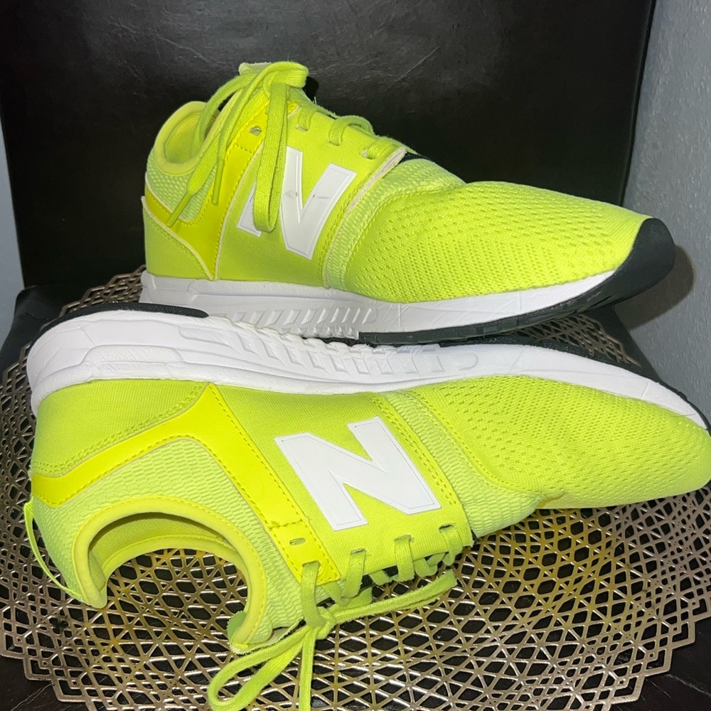 New Balance 247 Men Neon Yellow Lace-Up Sneakers - Picture 10 of 10